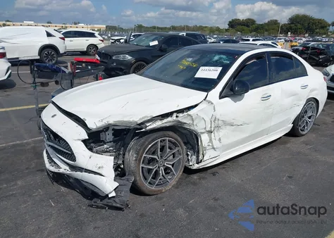 2022 Mercedes-Benz C 300 Sedan z USA, uszkodzony, nr VIN W1KAF4GB8NR019969